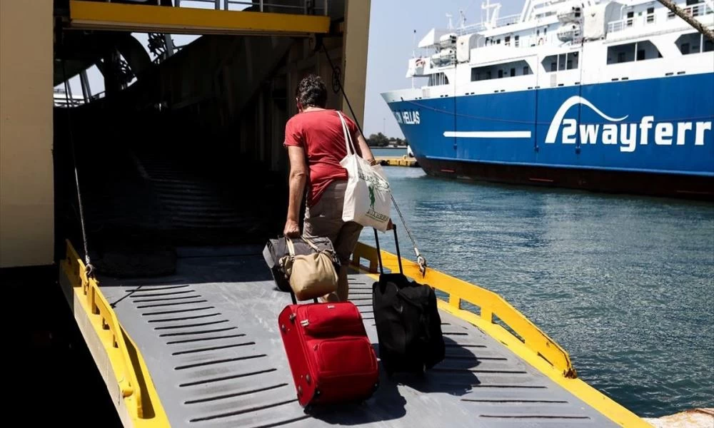Πάνω από το μισό η πτώση στη κίνηση των πλοίων